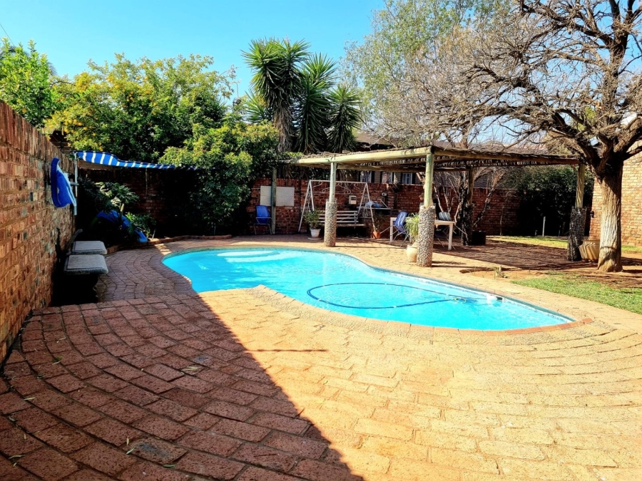 3 Bedroom Property for Sale in Rhodesdene Northern Cape